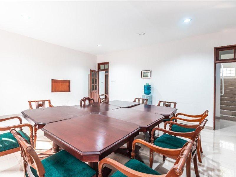 Oyo 1990 Kost Kuningan Executive Boading House Setiabudi Jakarta Exteriör bild