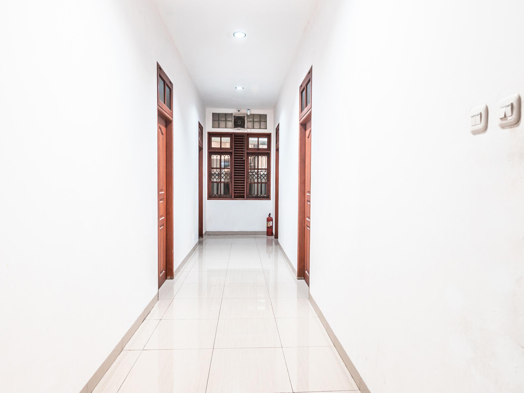 Oyo 1990 Kost Kuningan Executive Boading House Setiabudi Jakarta Exteriör bild