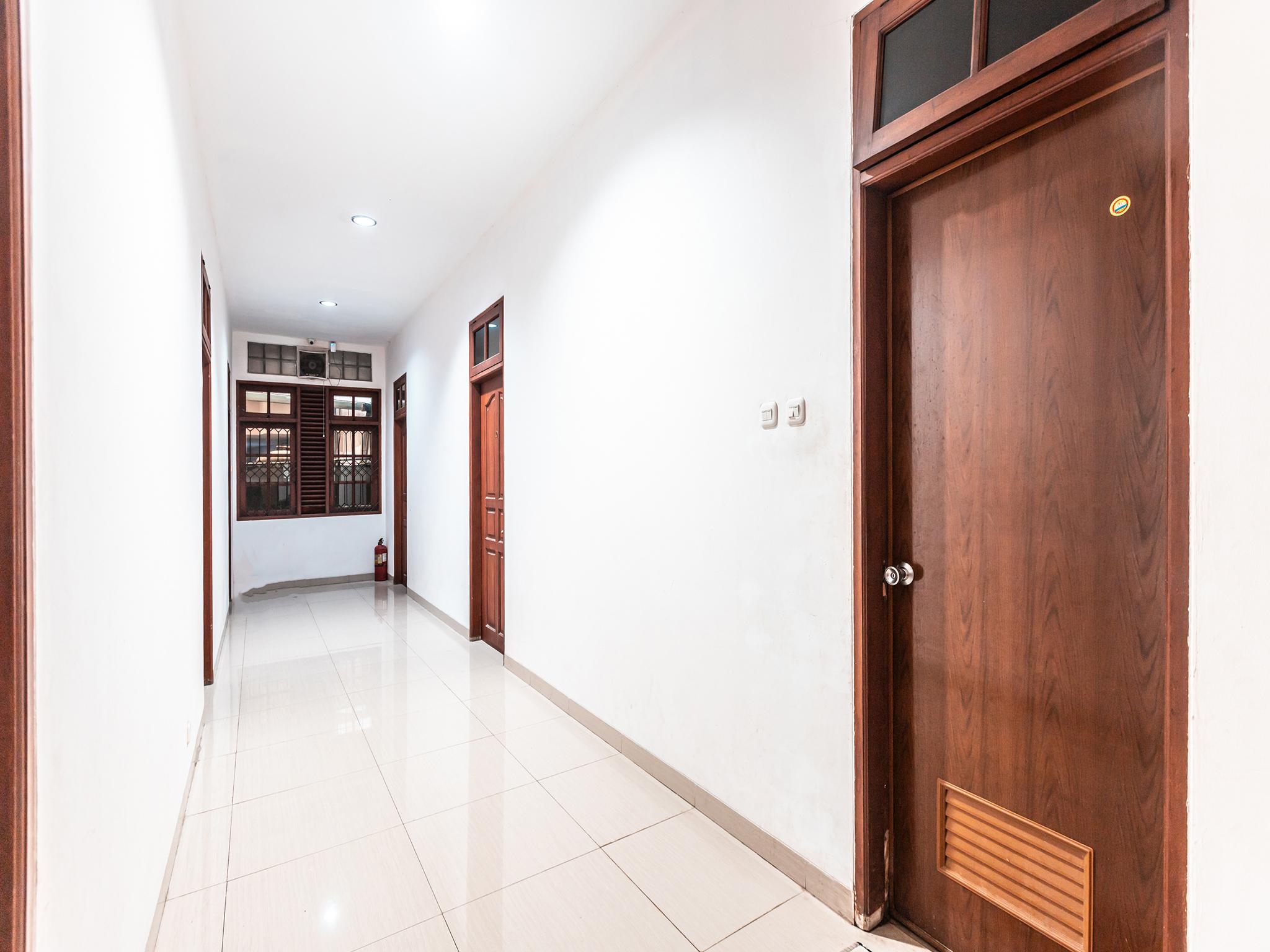 Oyo 1990 Kost Kuningan Executive Boading House Setiabudi Jakarta Exteriör bild